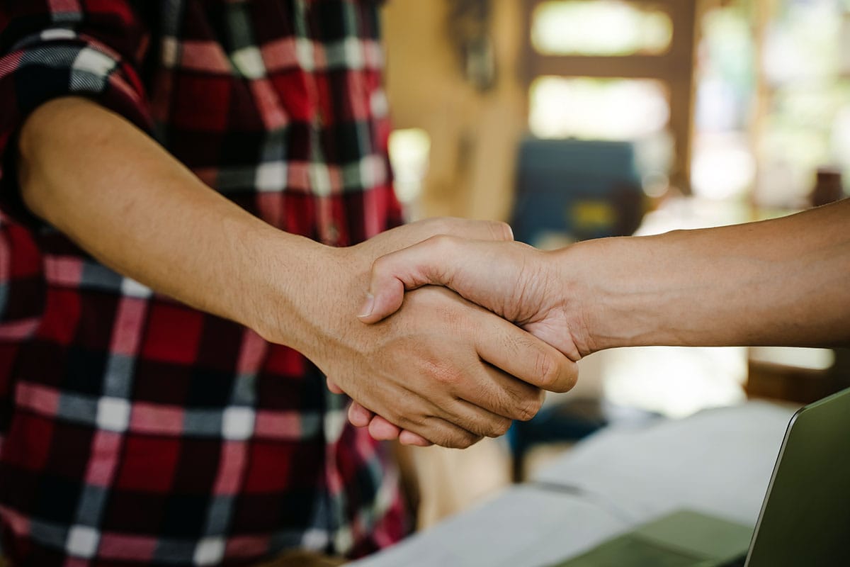 Construction,Worker,And,Contractor.,Client,Shaking,Hands,With,Team,Builder
